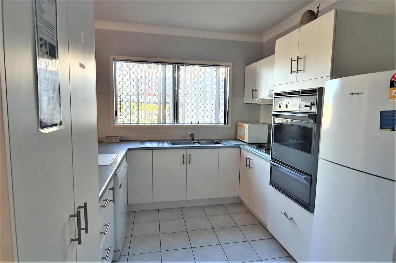Villa Venezia Apt 3 - Spacious Hervey Bay Beachfront Apartment 외부 사진