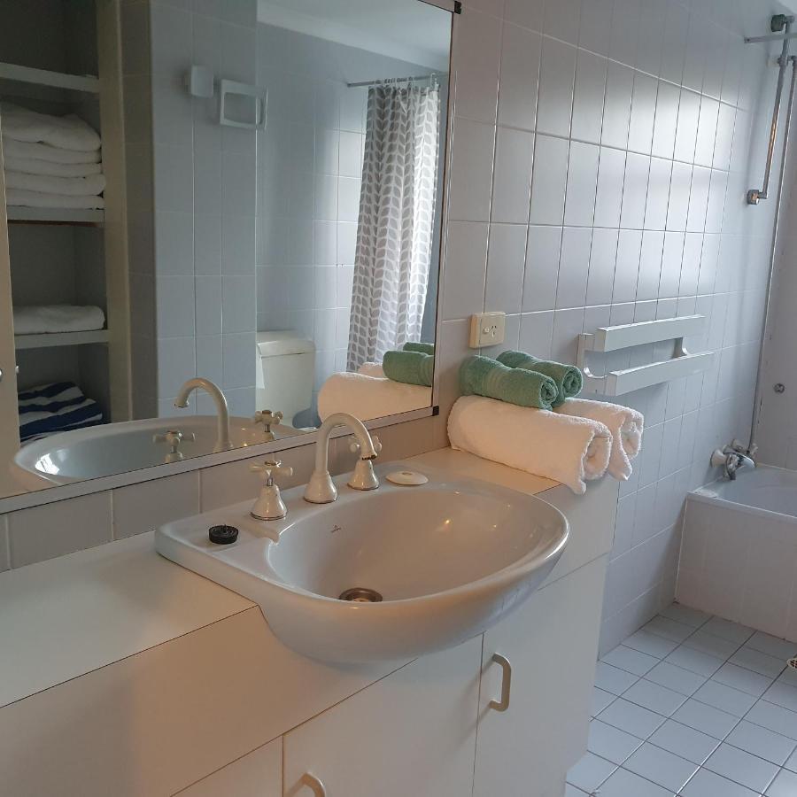 Villa Venezia Apt 3 - Spacious Hervey Bay Beachfront Apartment 외부 사진