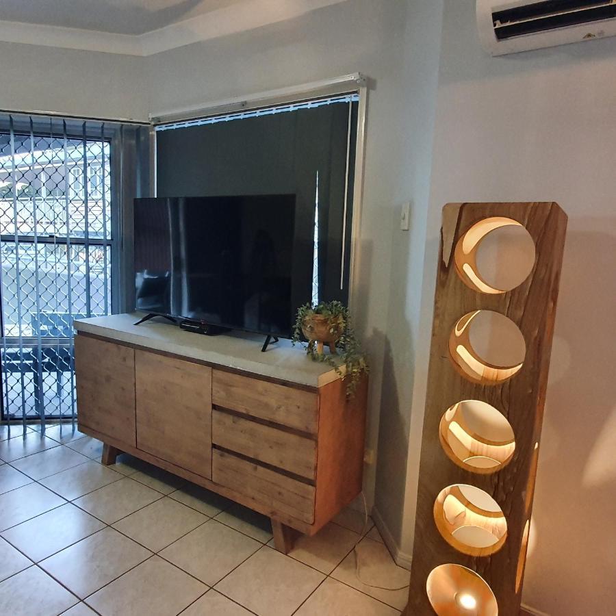 Villa Venezia Apt 3 - Spacious Hervey Bay Beachfront Apartment 외부 사진